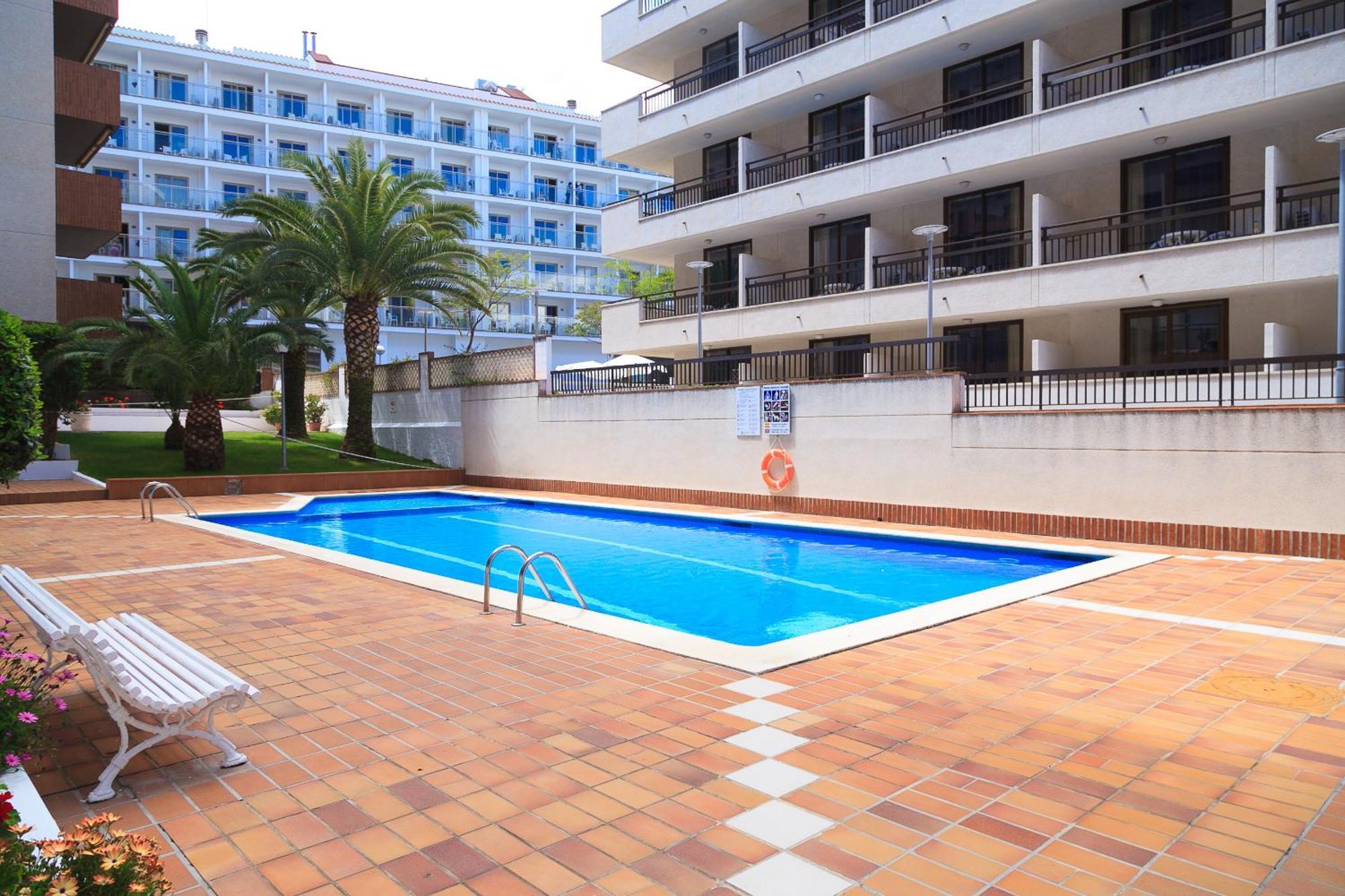 Uhc Casalmar Apartments Салоу Экстерьер фото